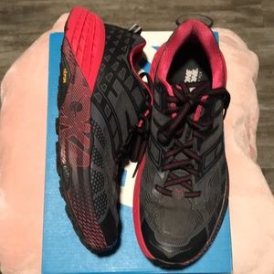 Hoka womens speedgoat 2 size 8